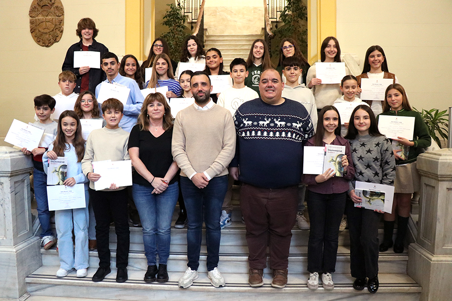 El alumnado de excelencia de los centros educativos de la ciudad obtiene un reconocimiento municipal